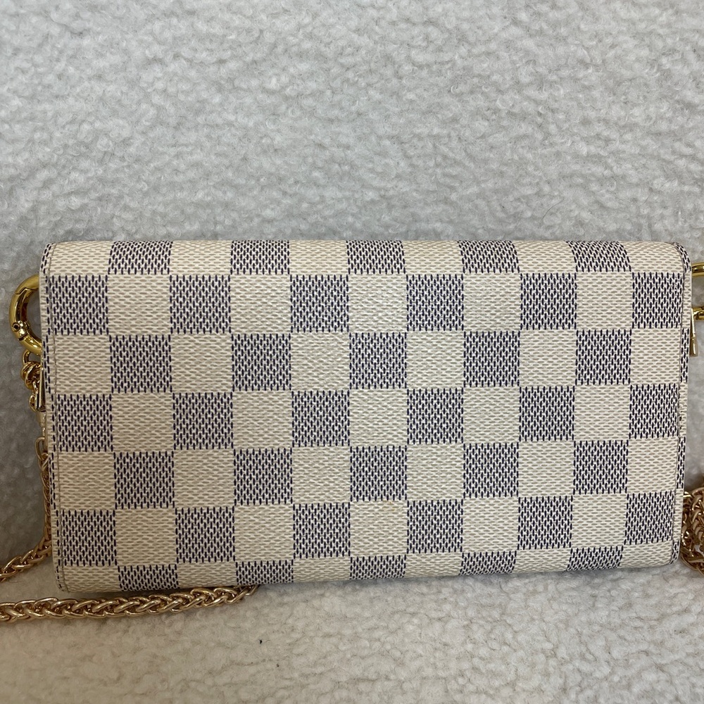 Authentic lv wallet on chain - Picture 2 of 9